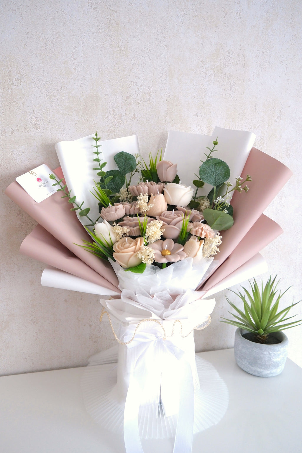 Candle Bouquet 'Neutral Bloom'