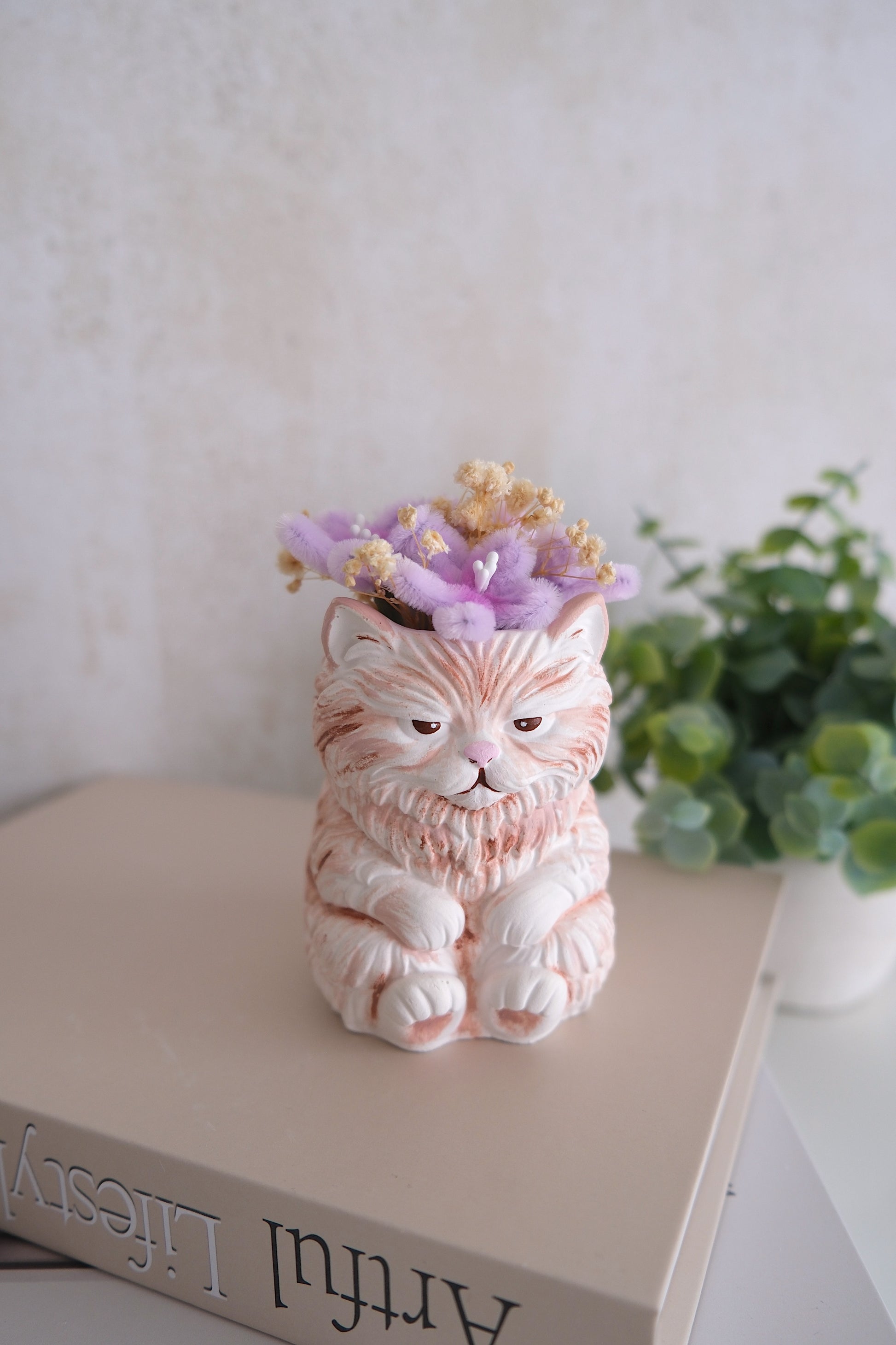 Angry cat beeldje