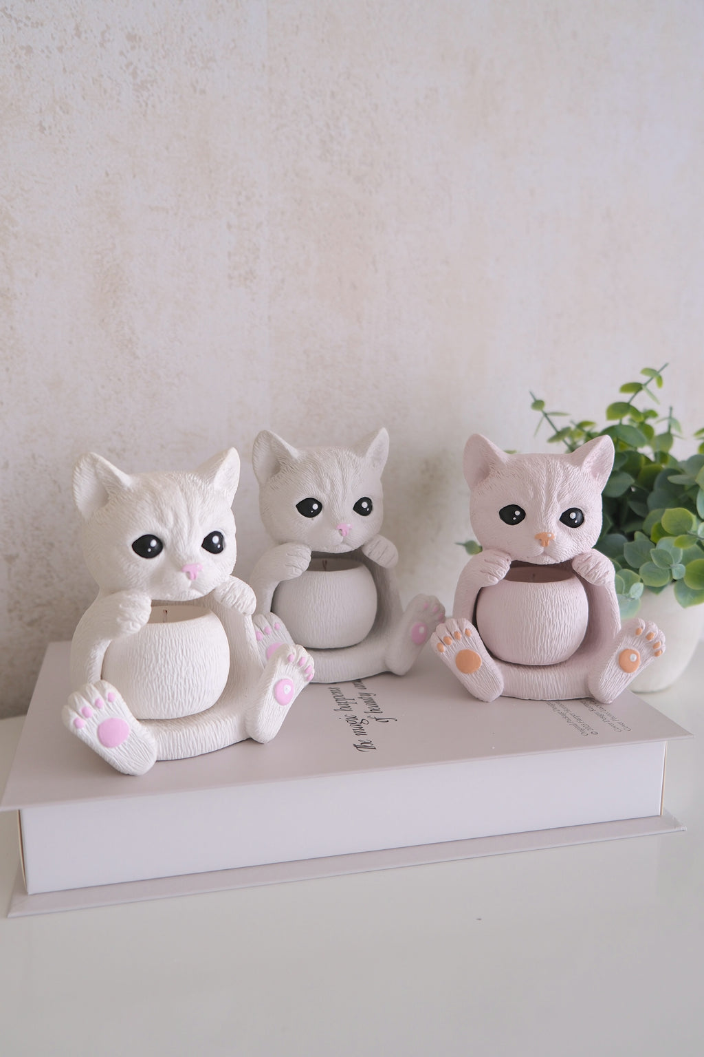 Cat figurine + candle