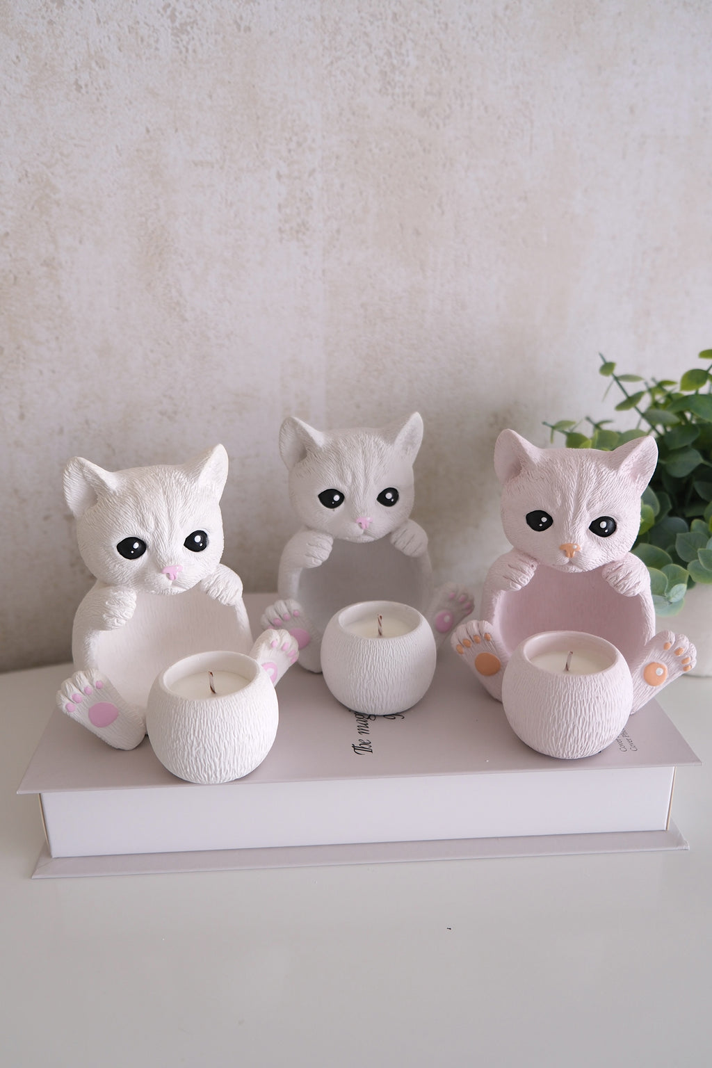 Cat figurine + candle