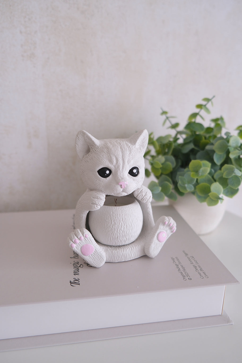 Cat figurine + candle