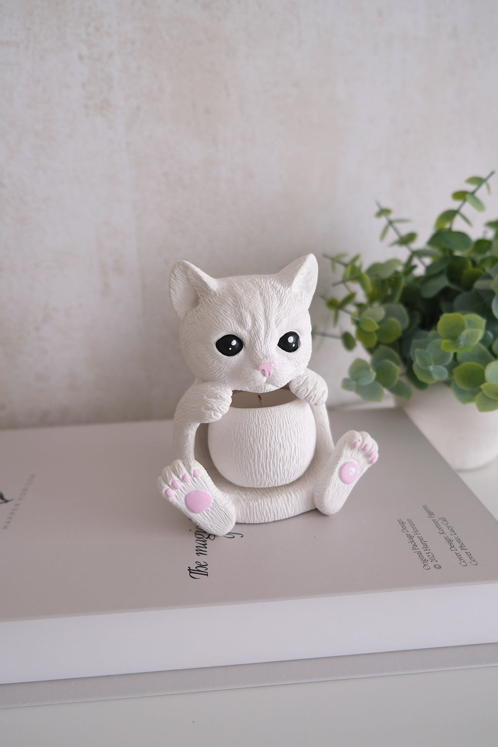 Cat figurine + candle