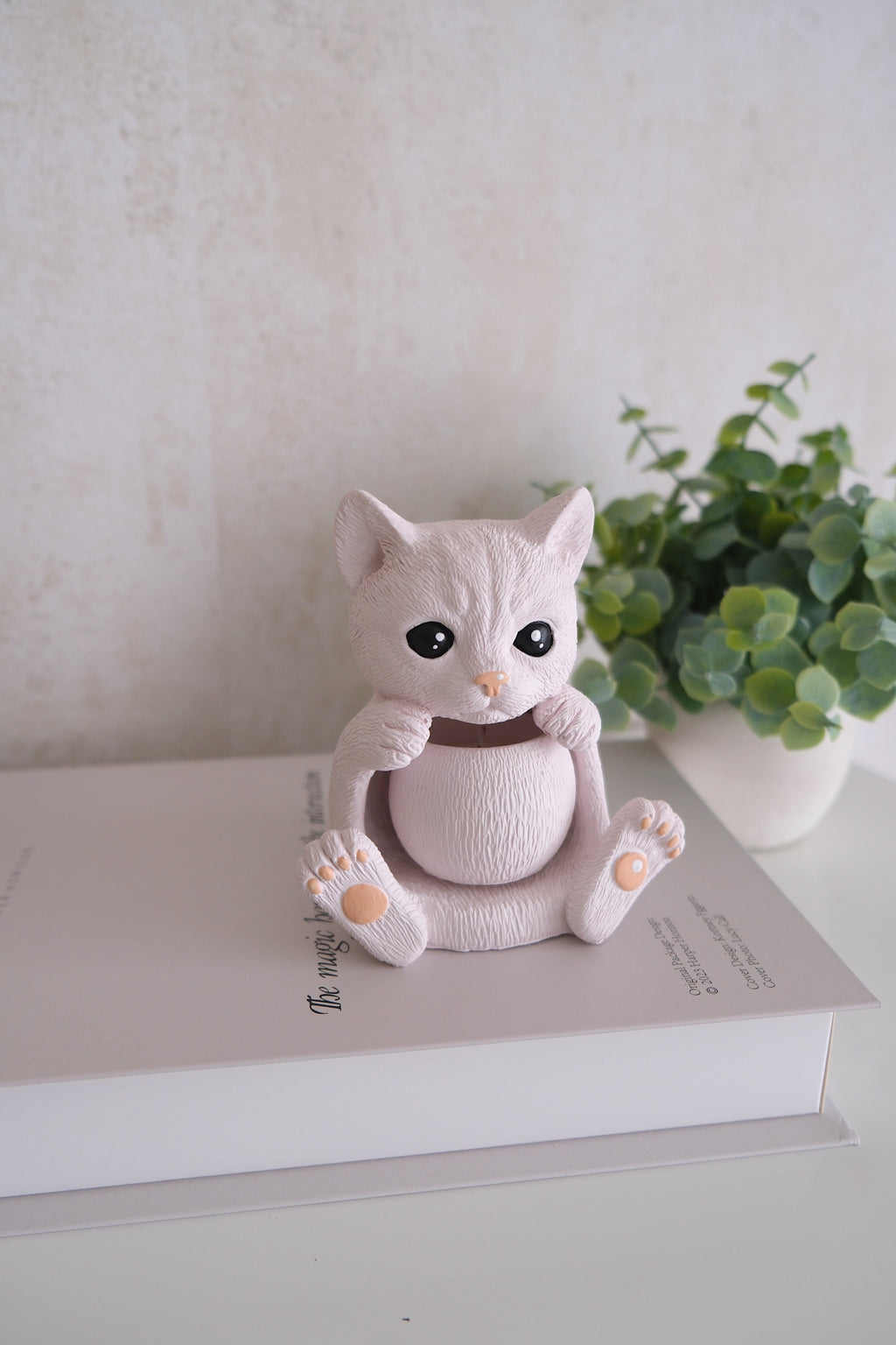 Cat figurine + candle