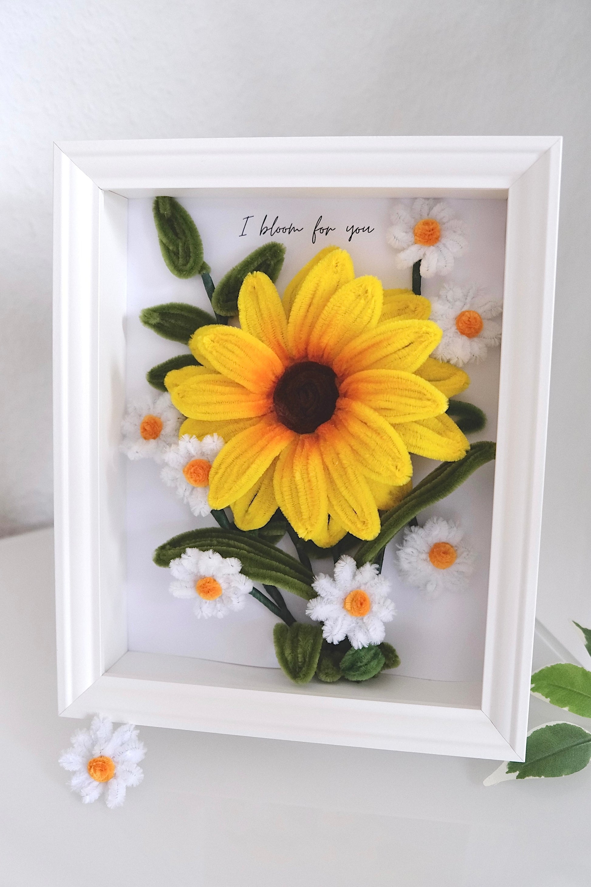 Bloemenkader met zonnebloem en madeliefjes