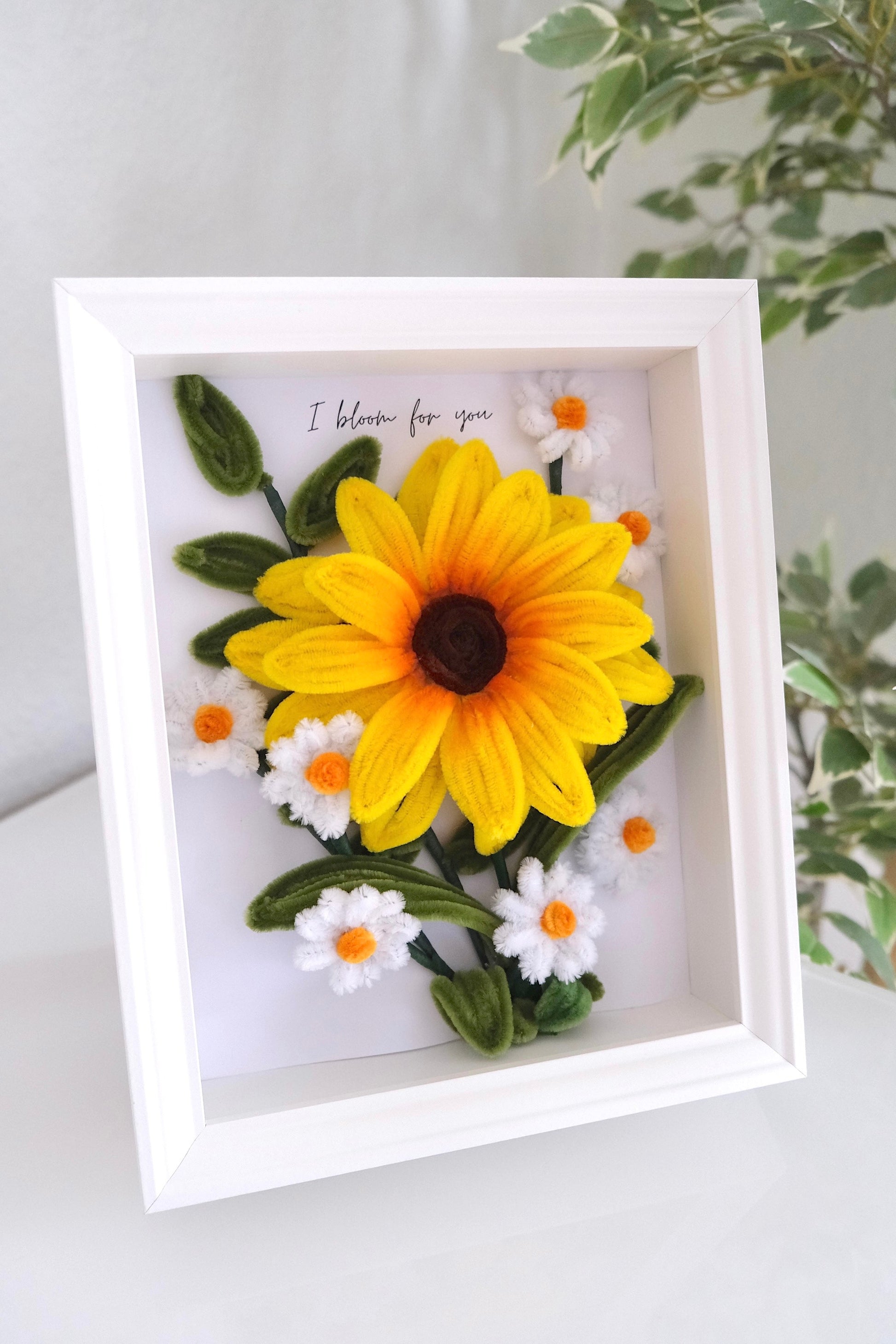 Bloemenkader met zonnebloem en madeliefjes