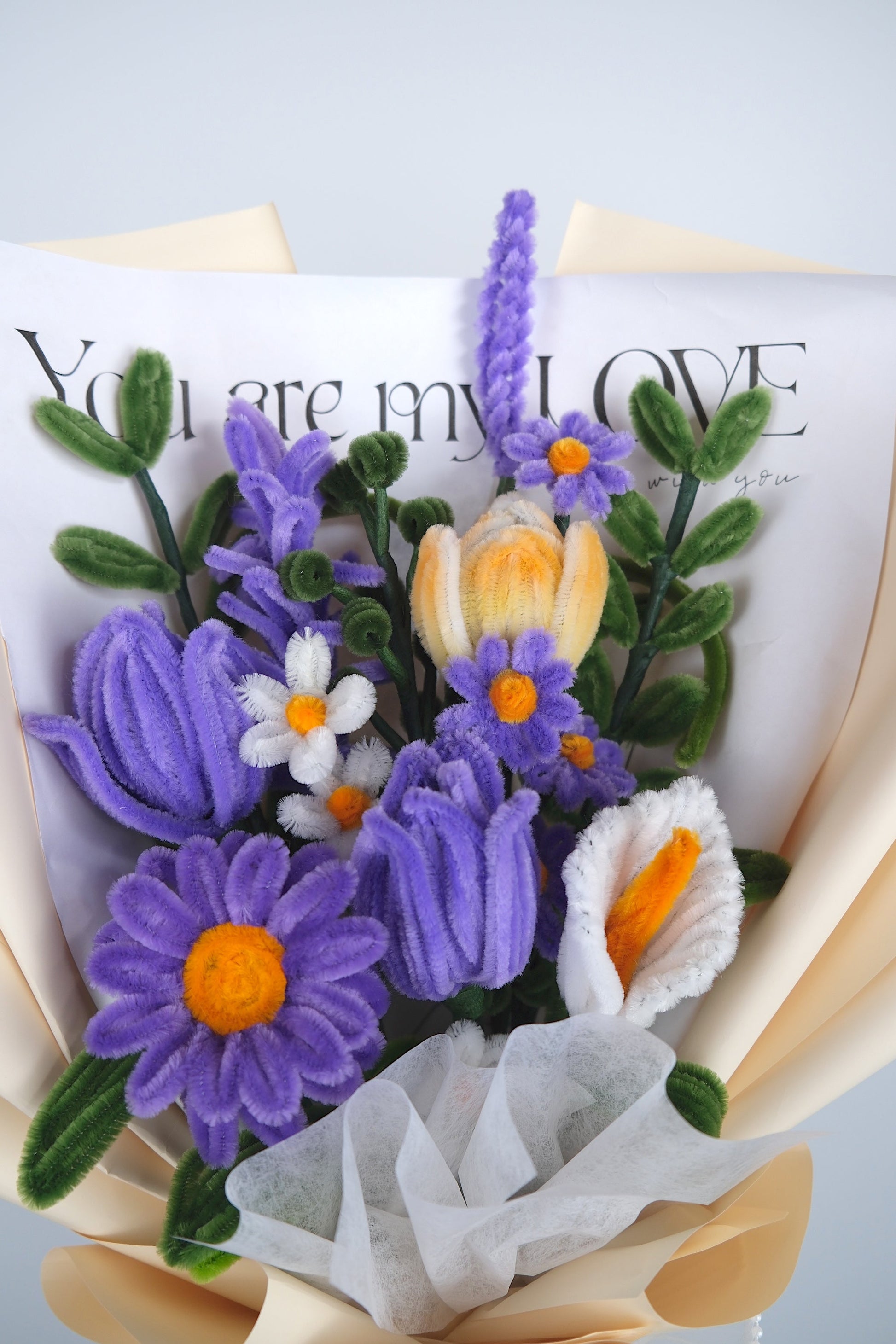 Paarse bloemen boeket