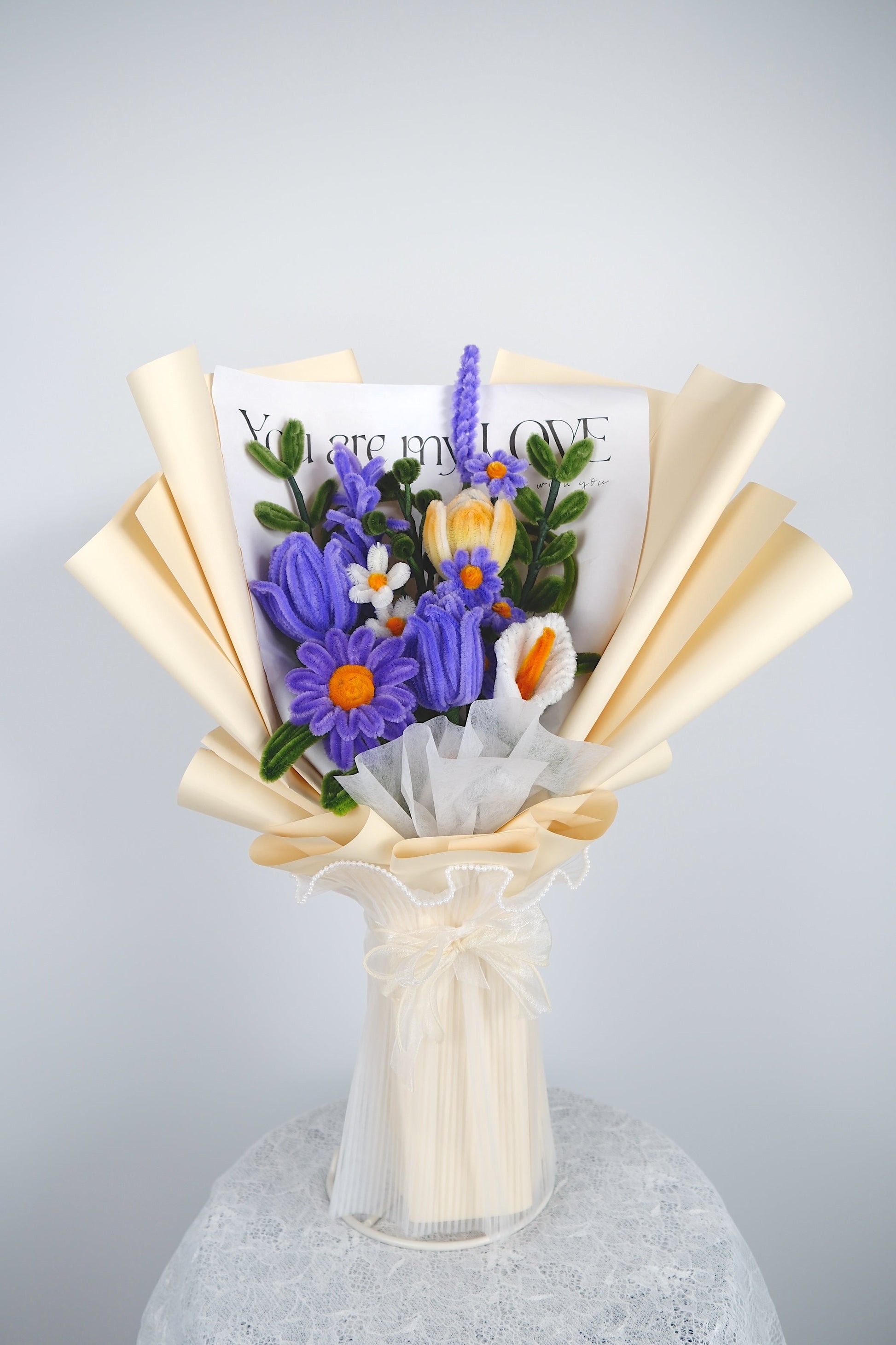 Paarse bloemen boeket