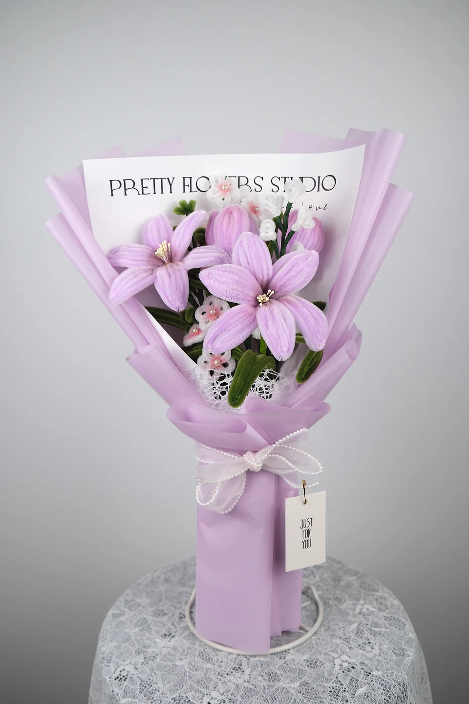 Paarse bloemen boeket