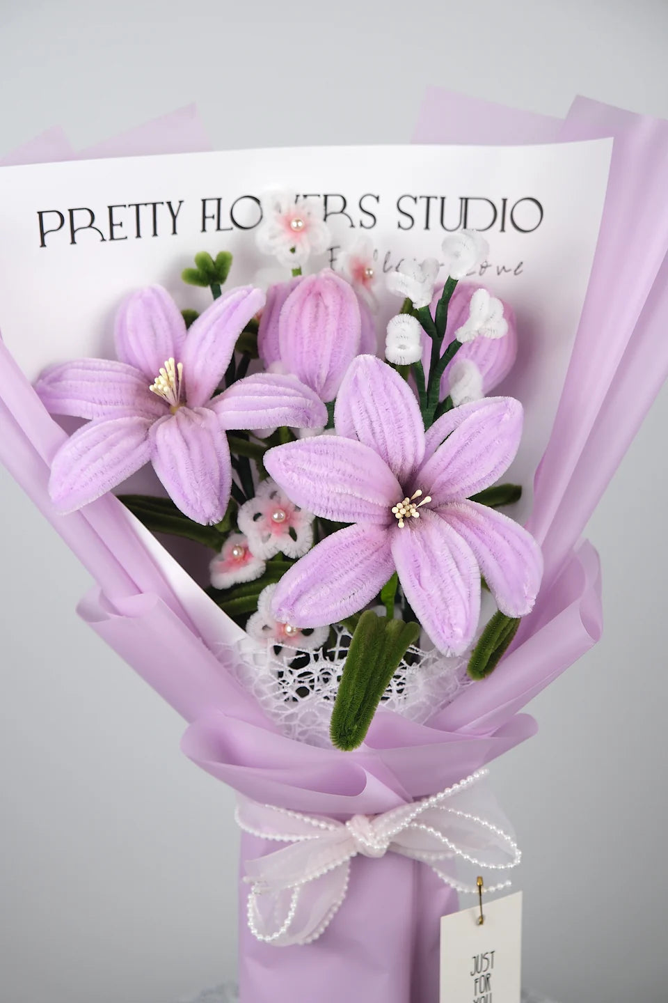 Paarse bloemen boeket