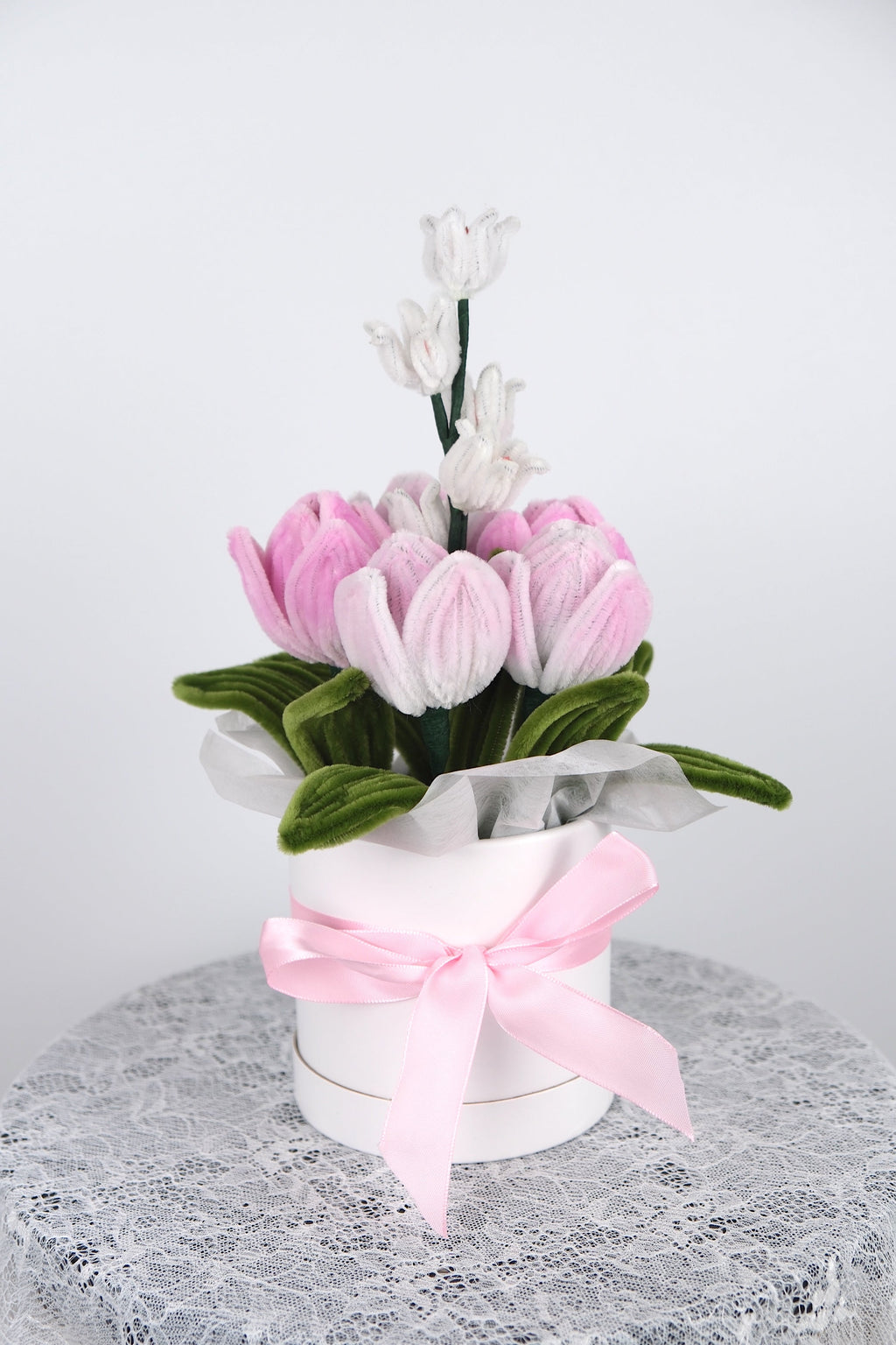 Tulpen en lelietje van dalen bloemen in pot (Pre-order)