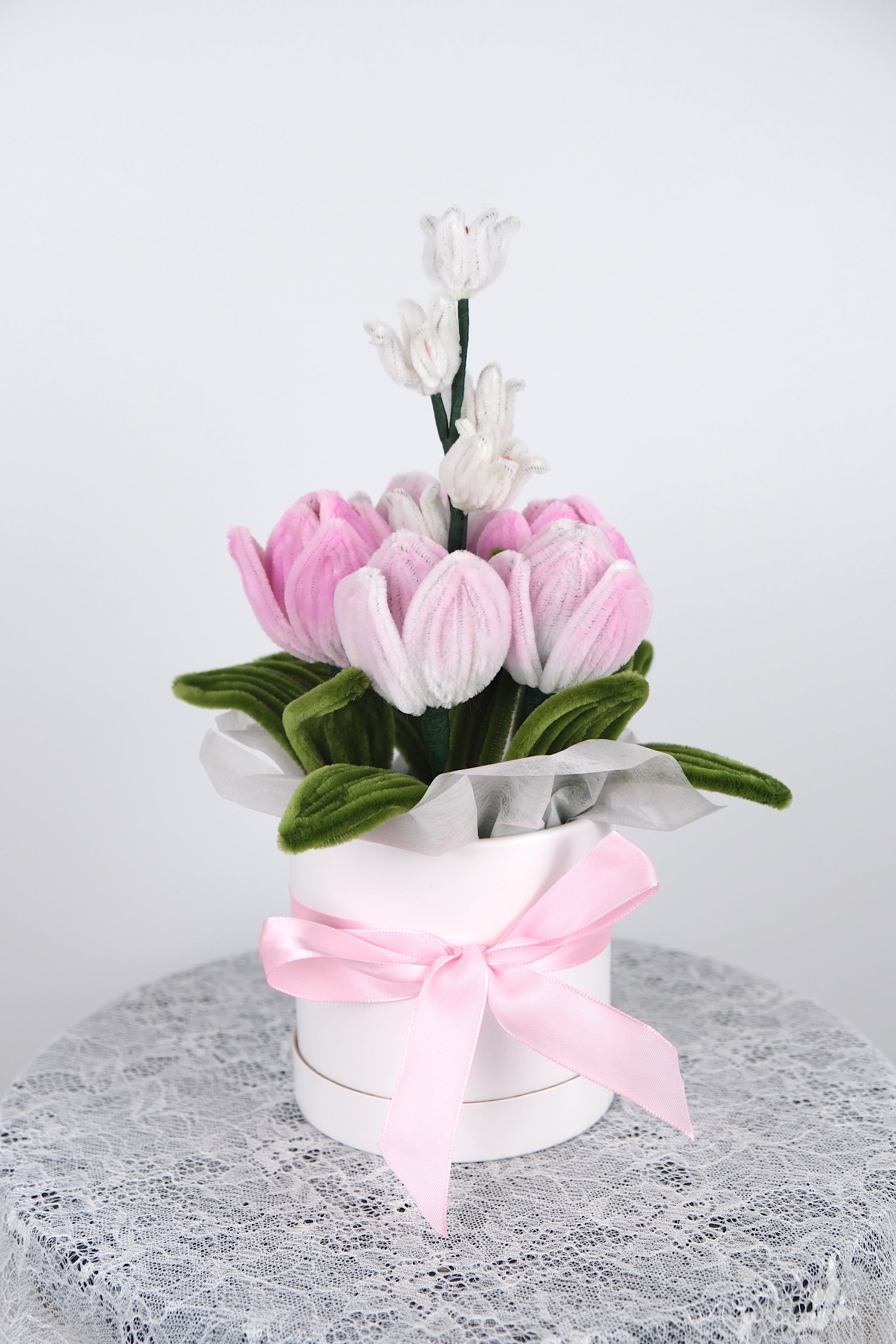 Tulpen en lelietje van dalen bloemen in pot (Pre-order)