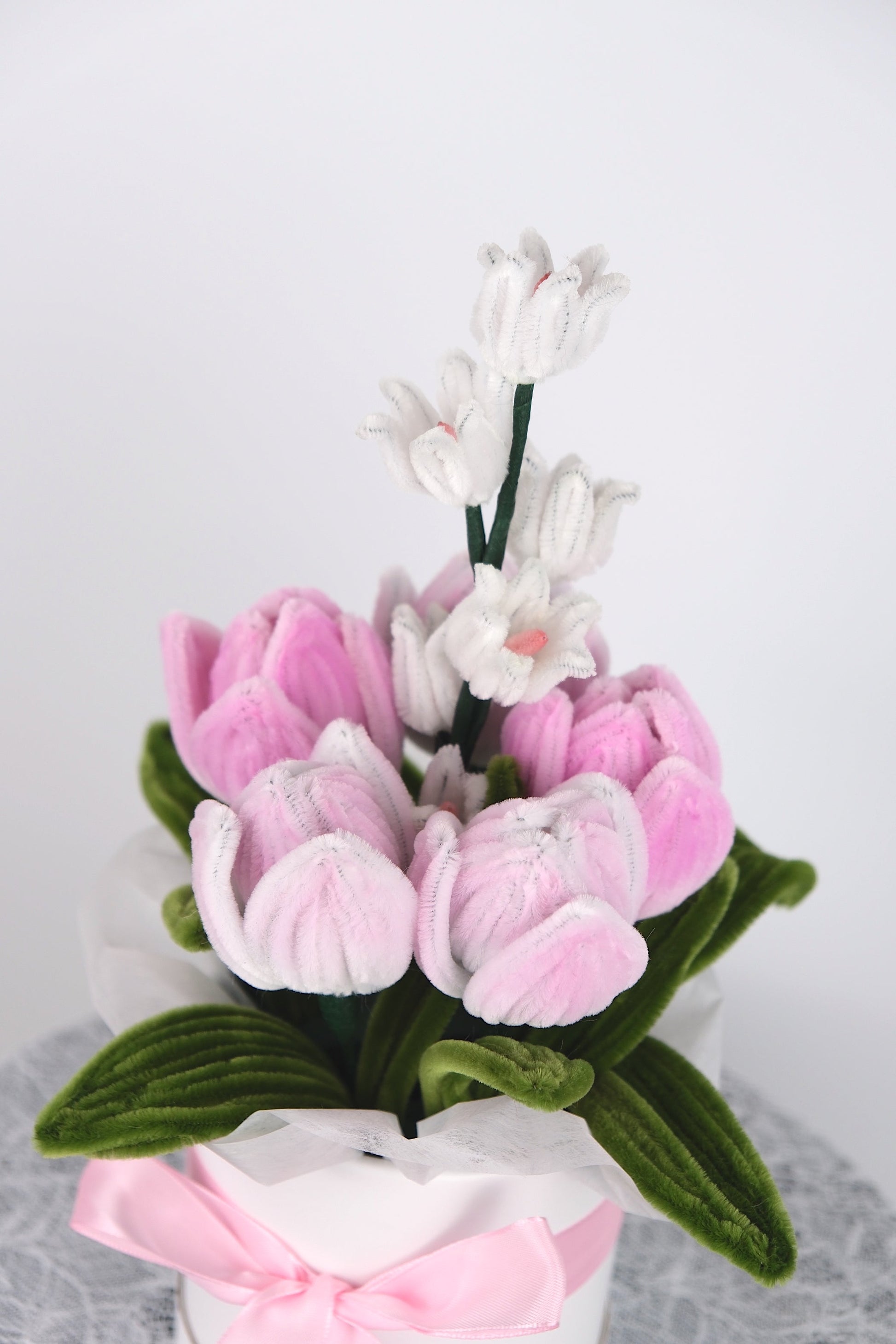 Tulpen en lelietje van dalen bloemen in pot (Pre-order)