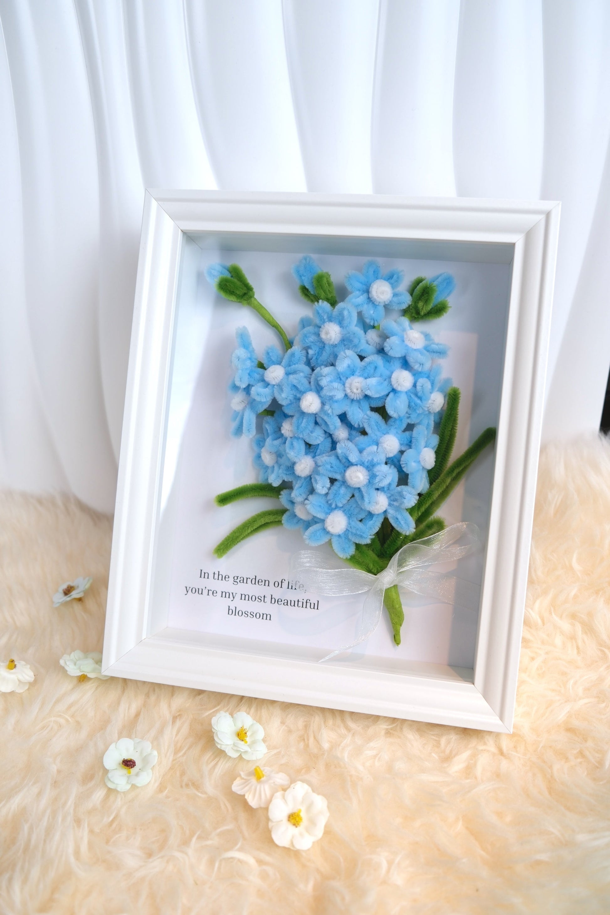 Bloemenkader met blauw boeketje