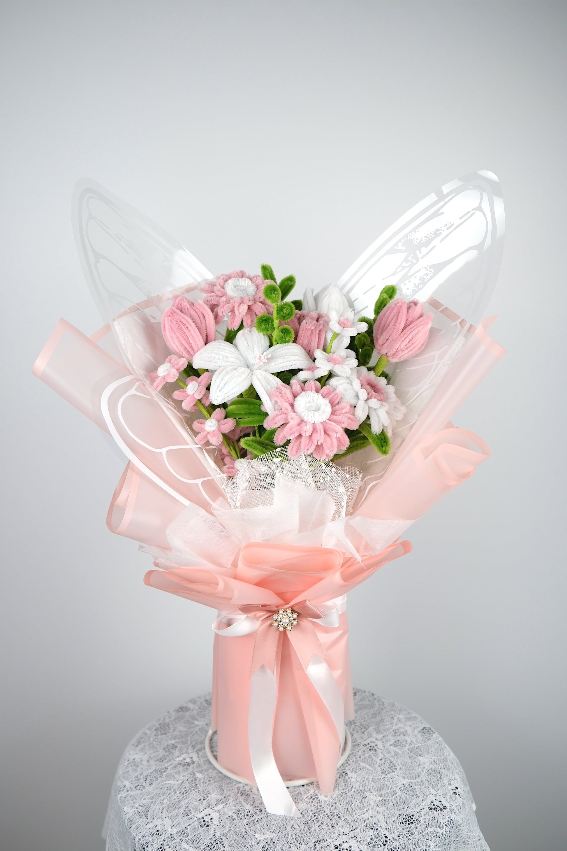 Wit en roze vlinder boeket (Pre-order)