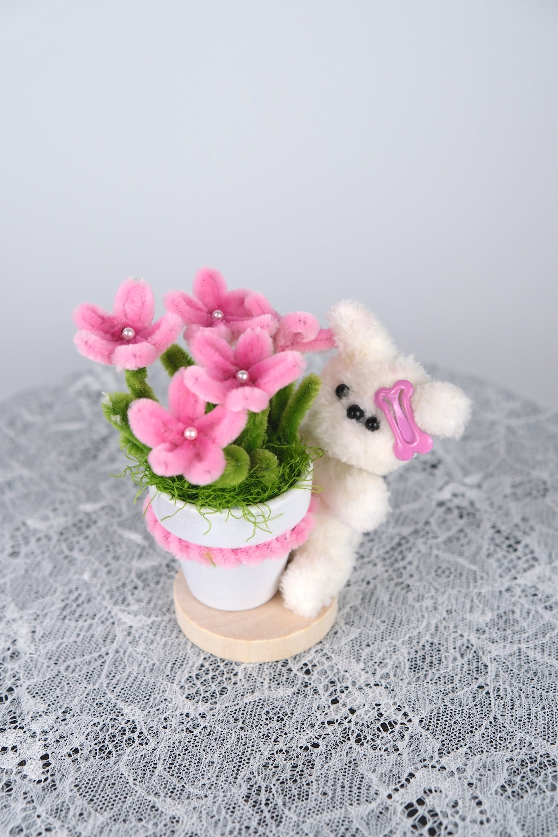 Kleine honden met bloempotjes