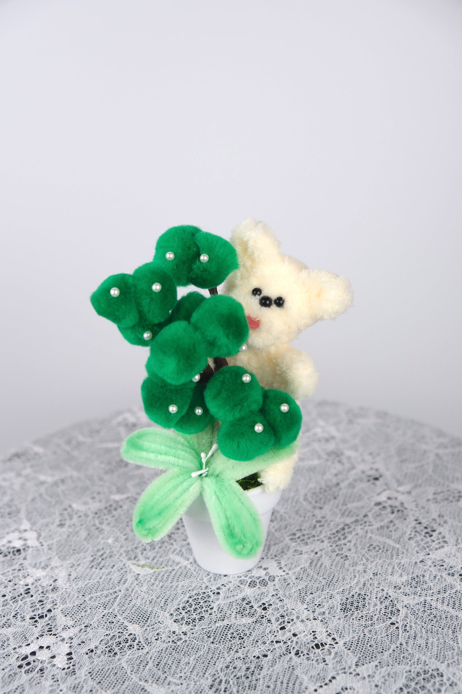 Kleine honden met bloempotjes