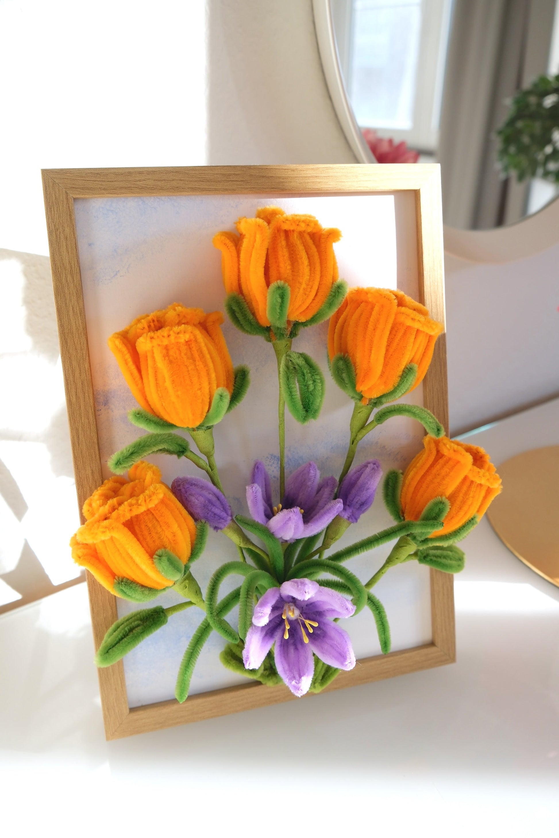 Bloemenkader met oranje rozen