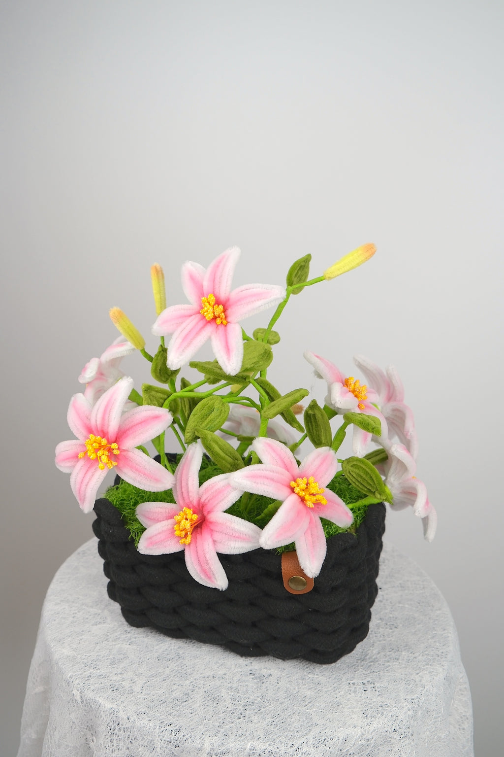 Roze bloemenmandje