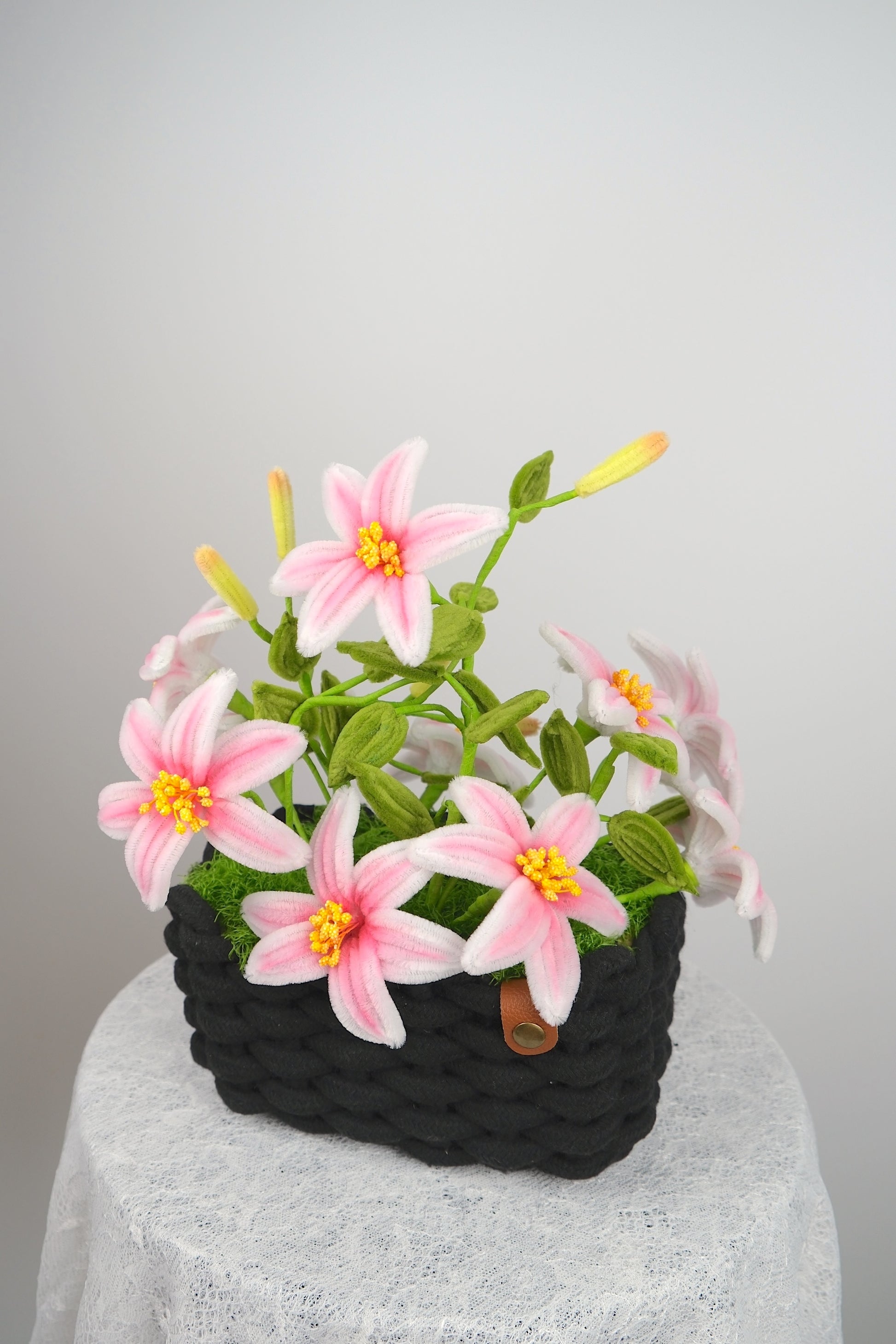Roze bloemenmandje