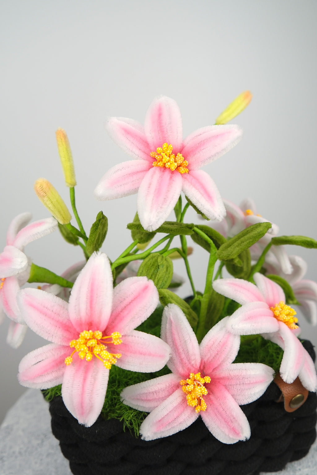 Roze bloemenmandje