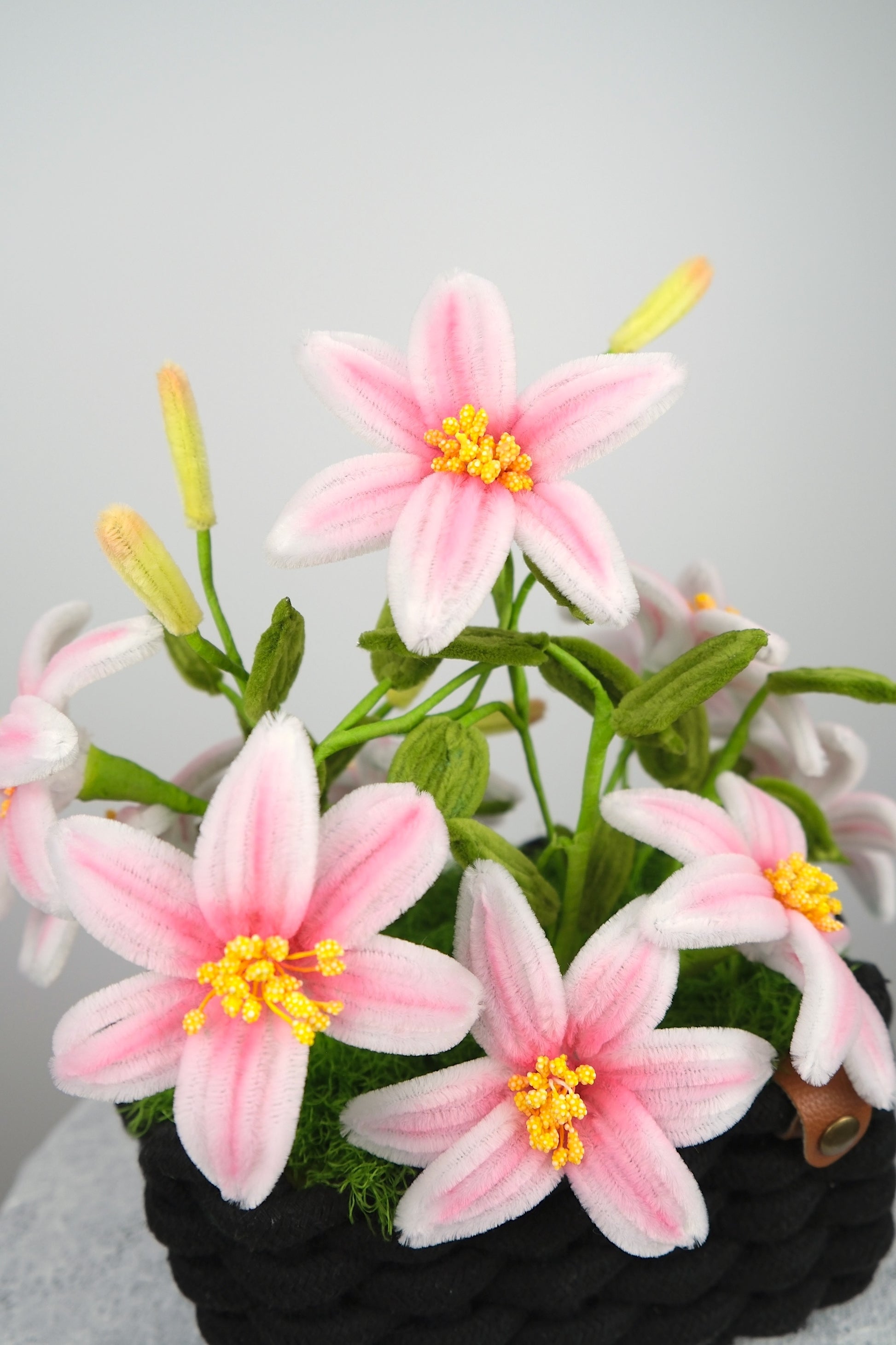 Roze bloemenmandje