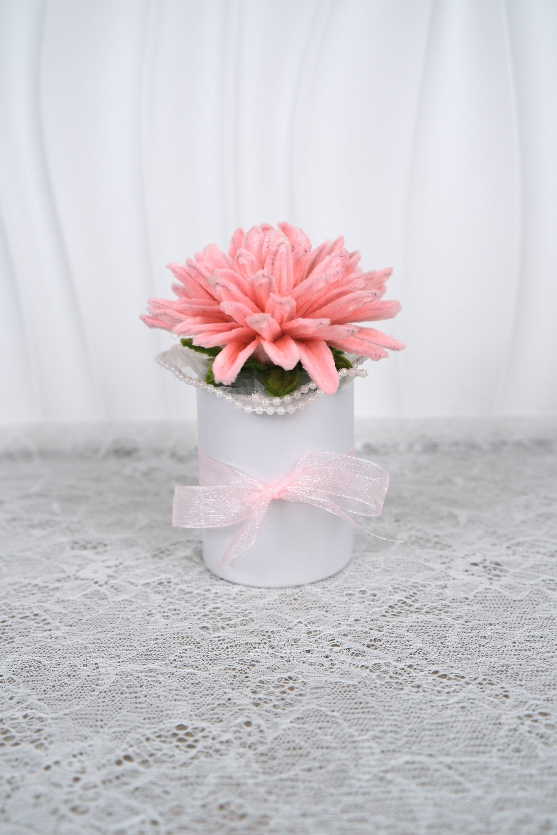 Chrysant in klein potje