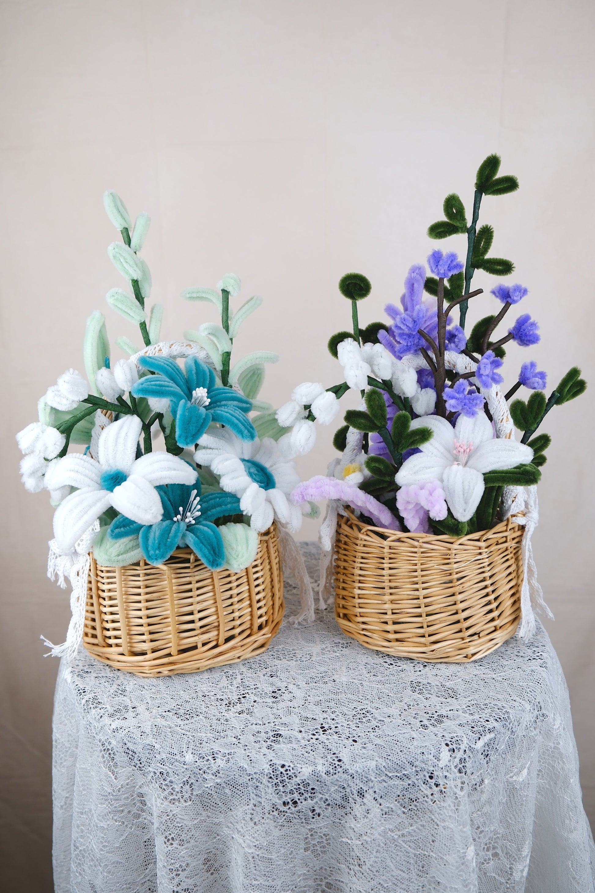 Kleine bloemen mandjes (2 kleuren)