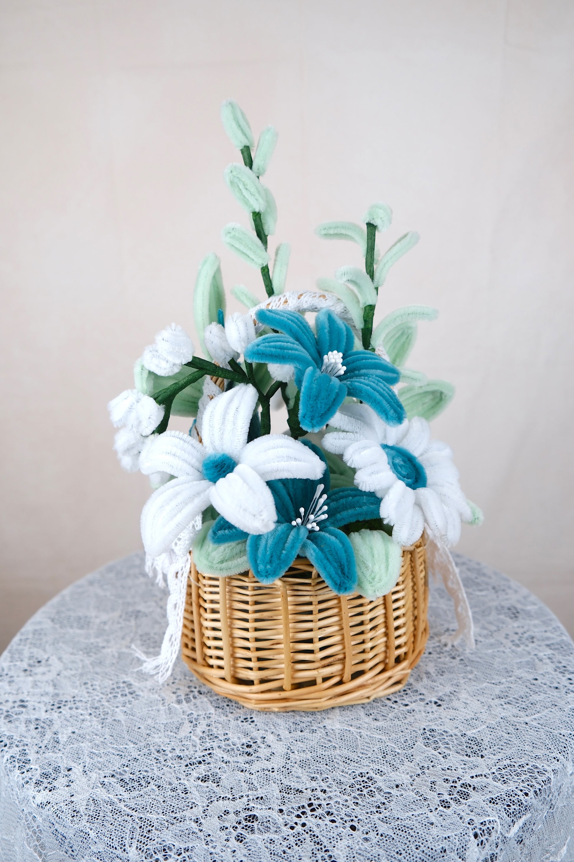 Kleine bloemen mandjes (2 kleuren)