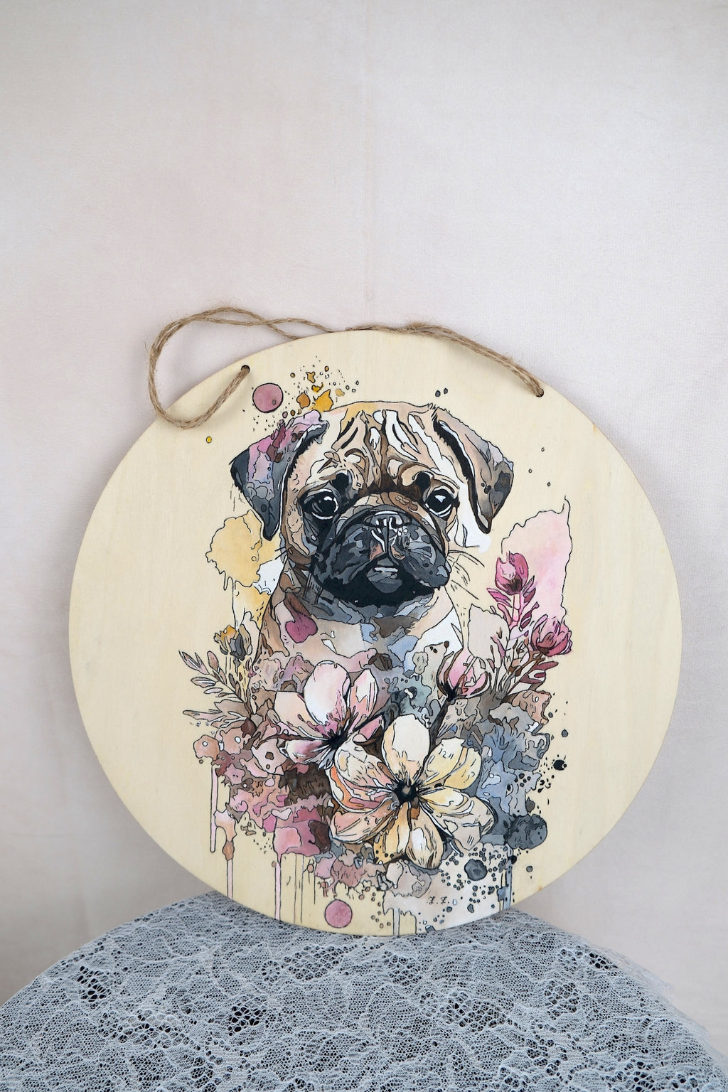 Mops met bloemen