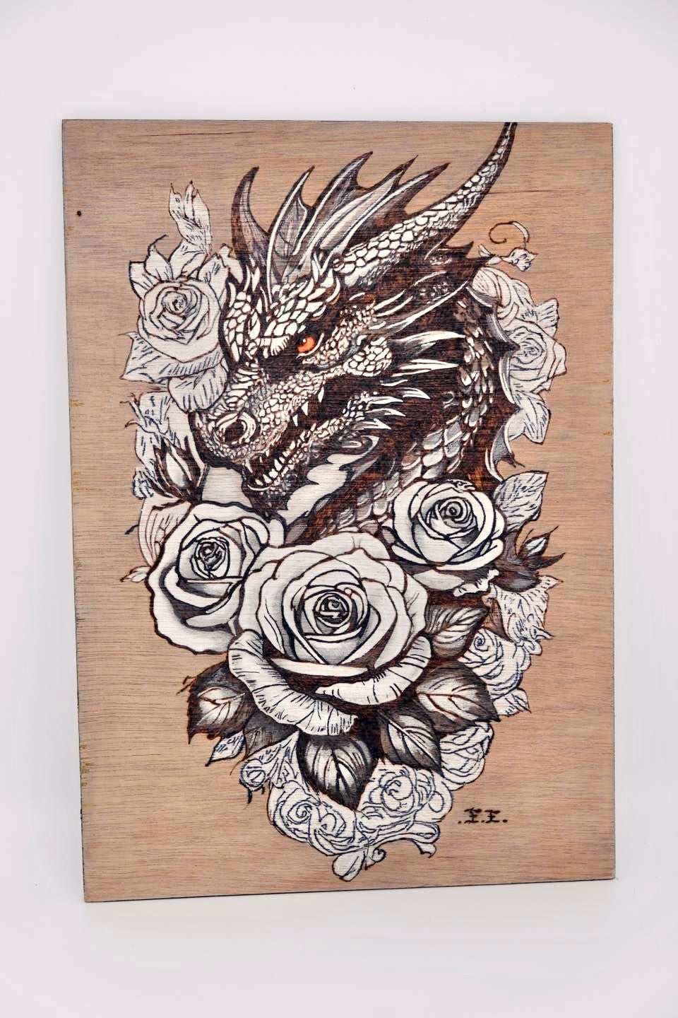 Draak met bloemen